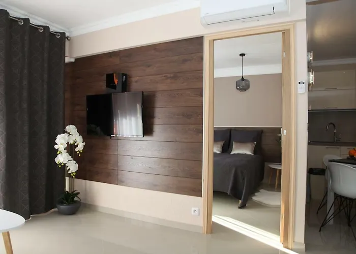 Stylish 2 Flat 60 Meters To The