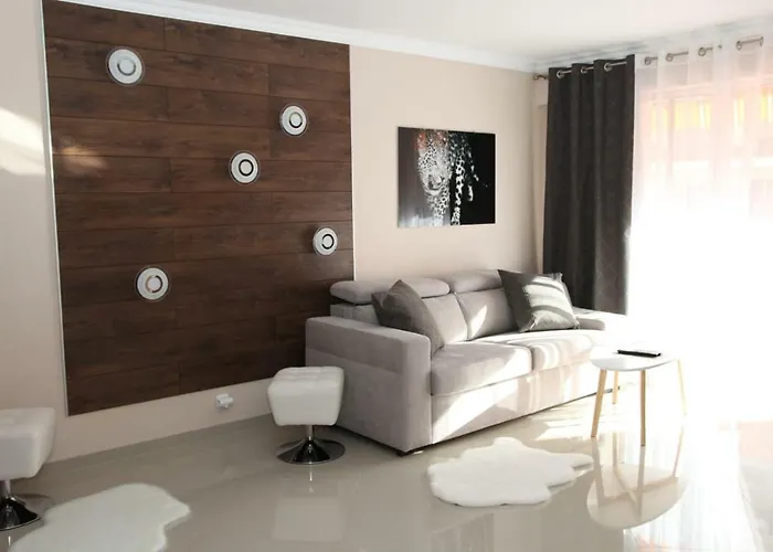Stylish 2 Flat 60 Meters To The