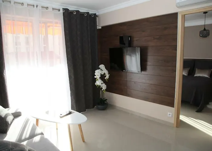 Stylish 2 Flat 60 Meters To The