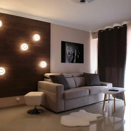 Stylish 2 Flat 50 Meters To The Nice