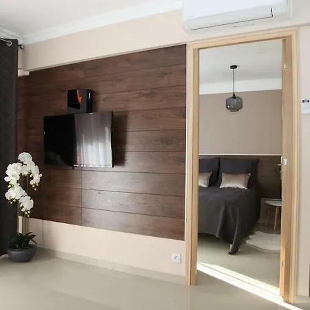 Stylish 2 Flat 60 Meters To The